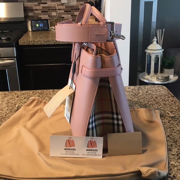 Sold NWT Burberry Medium Banner - Picture 8 of 8